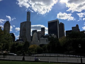 Traumhafter Blick auf Midtown Manhattan vom Central Park aus.