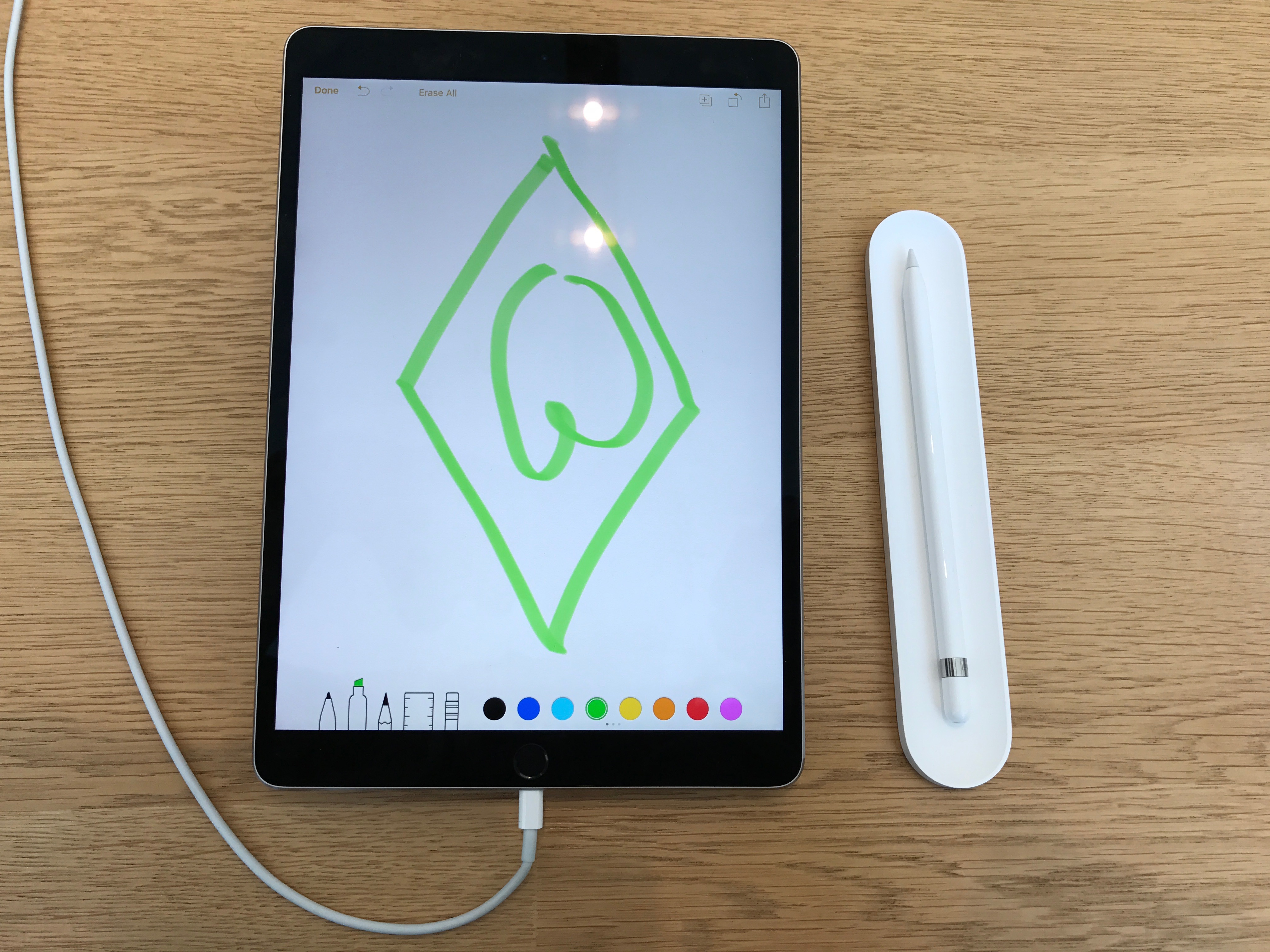 Das neue iPad kann was. Zum Beispiel das Werder-Logo anzeigen.